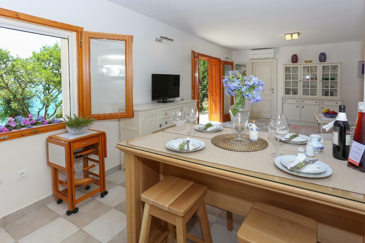 Secret Garden Barada Beach Apartment Trogir Exterior photo